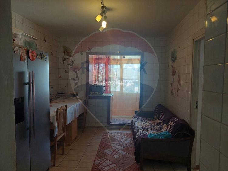 Apartament cu 4 camere decomandat de vânzare în Moinesti - 6