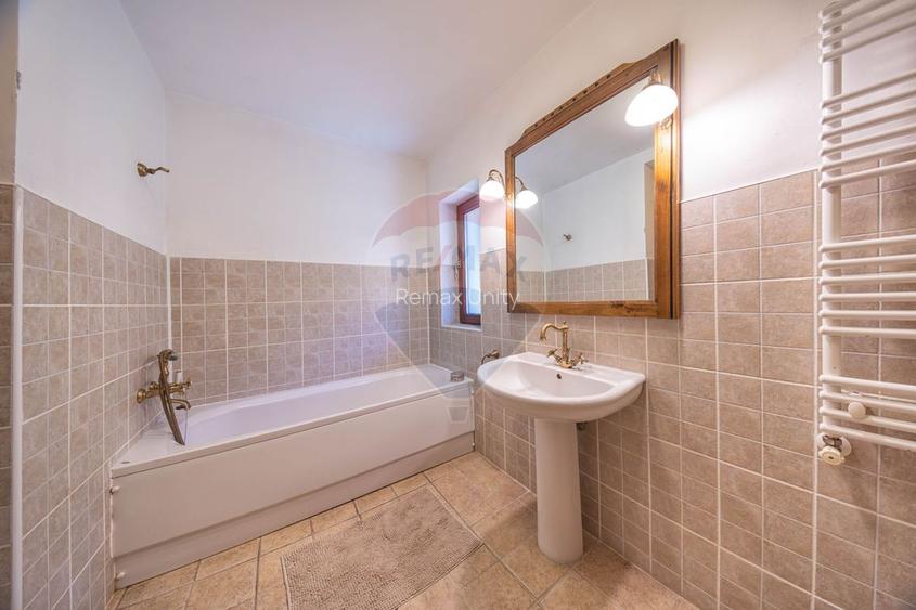 Vilă cu 8 Camere, Sală de Fitness și Saună in Moieciu Comision 0% - 55