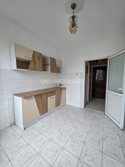 Etaj 2-Bulevardul Chimiei-1 Camera 28mp-bloc 80' - 3