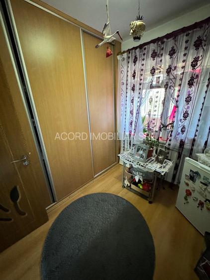 Apartament 4 camere decomandat CET - 17