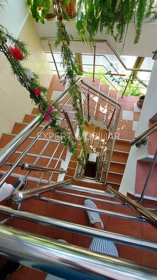 Vanzare pensiune in statiunea  Predeal-Cioplea 15 camere - 11