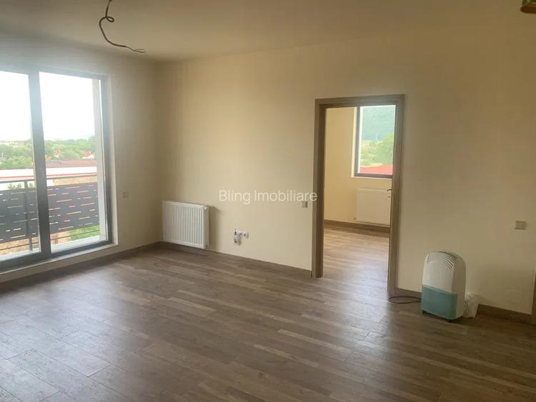 Apartament cu 3 camere, 56 mp, balcon, zona Centrala Gilau - 3