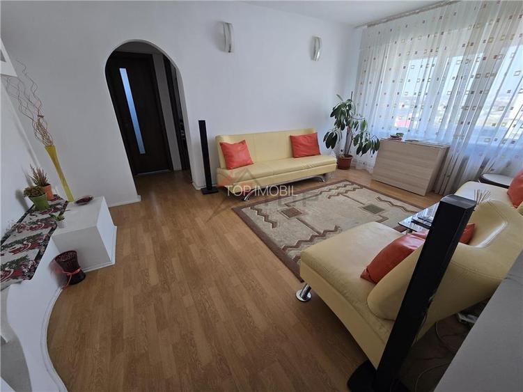 Mircea cel Batran, 3 camere decomandat, geam la baie, etaj intermediar - 2