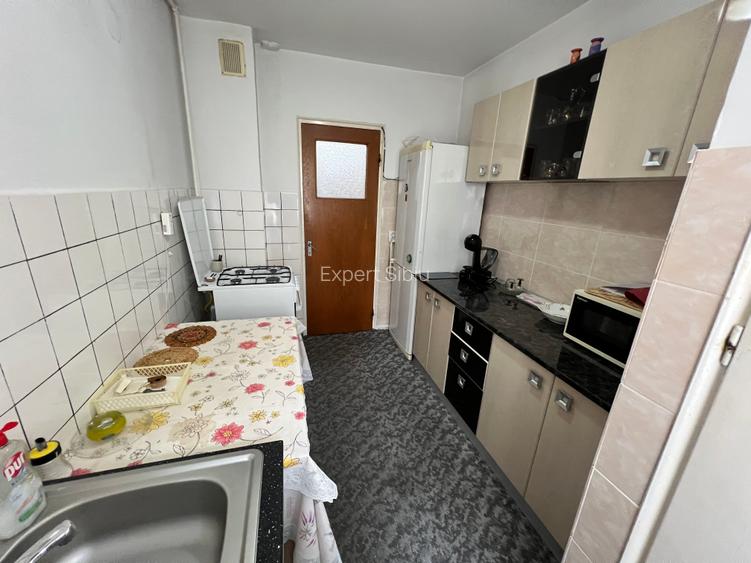 INCHIRIEZ apartament 2 camere semidecomandat,zona Mihai Viteazul - 8