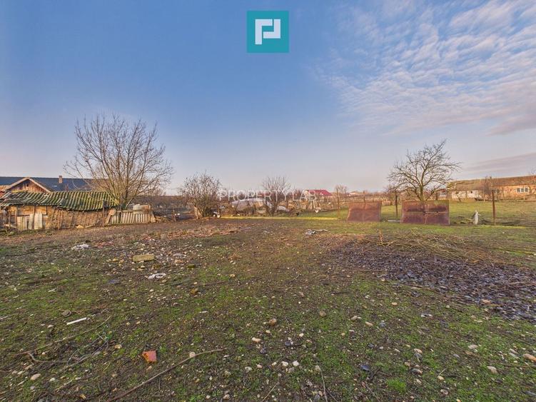 Proprietate cu 3 case din văiugă și teren în Nadab - 15