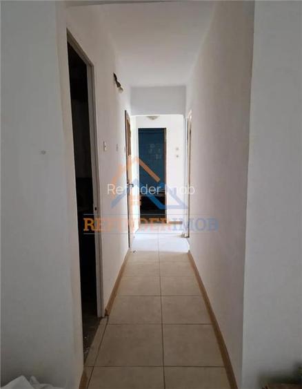 Apartament de vanzare cu 3 camere, zona Mihai Bravu - Mall Vitan - 2