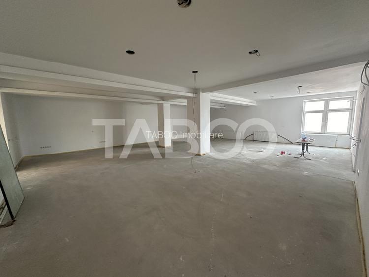 Spatiu comercial cu vitrina pe 3 niveluri cu suprafata utila de 915mp - 4