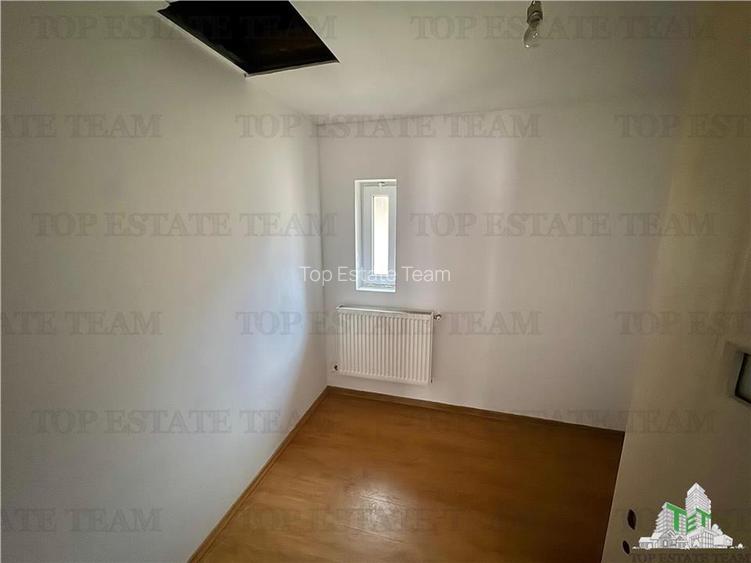 Casa individuala de vanzare  / potrivita si pentru business in zona parcului din - 10