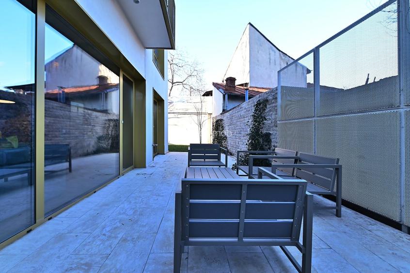 Rafinament, liniște și spațiu exterior privat în centrul Bucureștiului - 26