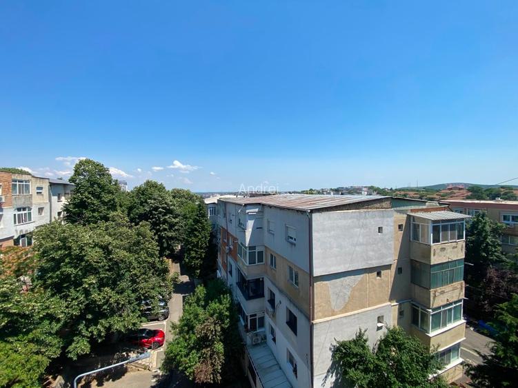 Apartament cu 3 camere cartier C5 - 2