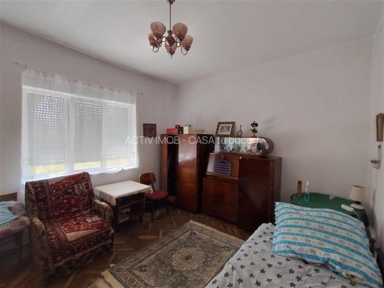 Caransebes, Casa cu Teren de 585 Mp, Zona Sesu Rosu - 2