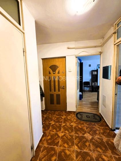 Etaj 2-Podul de Fier-Intersectie-2 Camere Decomandat-bloc 81' - 7