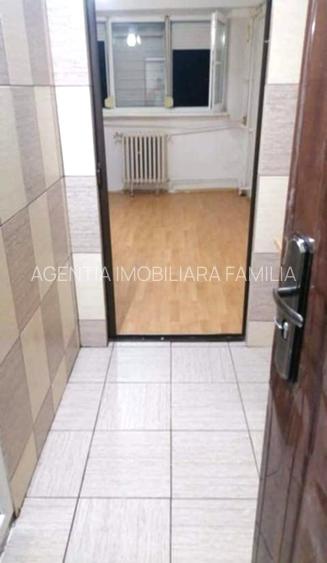 Garsoniera etaj 4, zona Micro 14, Liceul 9 - 4