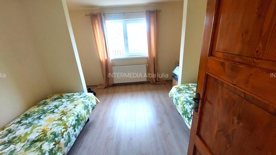 Gospodarie, casa cu 5 camere si 8272 mp teren, in Oarda - 9