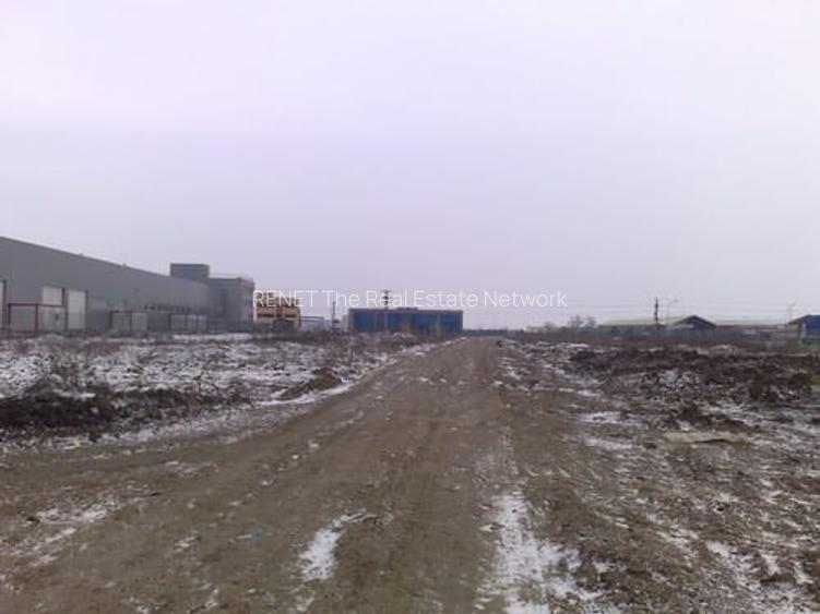 De vânzare acest teren de 17200 mp ,  strada Piscul Sadului,  pret 110 Euro/mp - 2