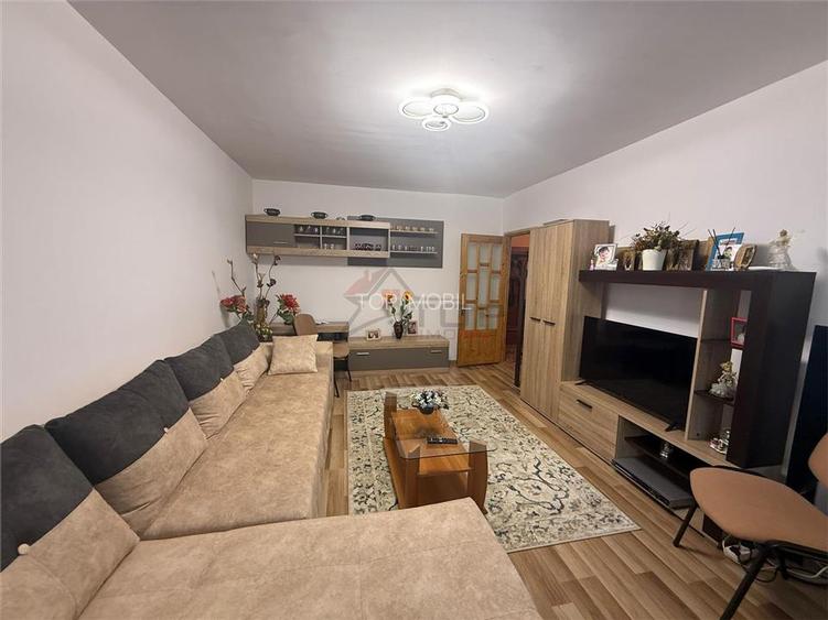 Apartament cu 3 camere decomandat, 2 bai, etajul 2 Cug Aleea Tudor Neculai - 2