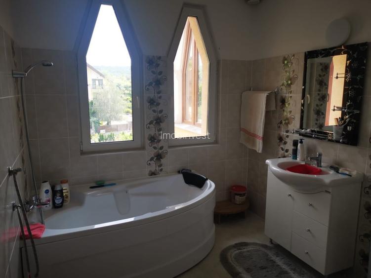 Vand un mic castel D+P+M , in zona Corunca, unde se poate locui gratis, - 7