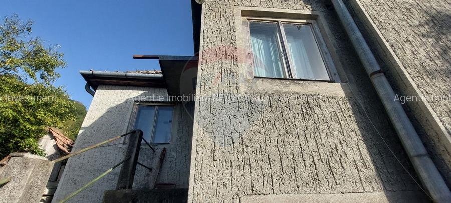 Casă  individuala cu teren generos - 9