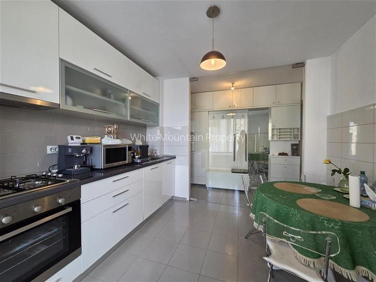 Apartament 3 camere cu priveliste zona Bd. Victoriei - 27