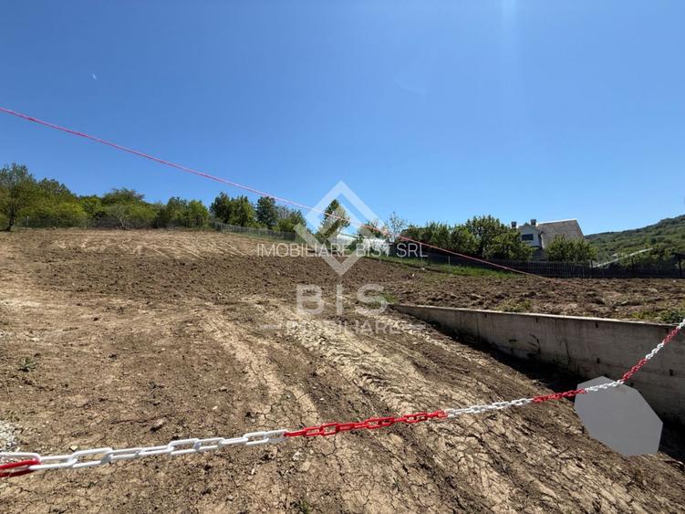 Teren  de 12 ari cu panoramă asupra orașului - 2