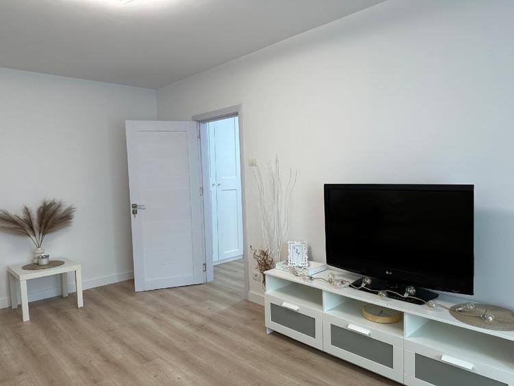 Inchiriez apartament cu 2 camere.