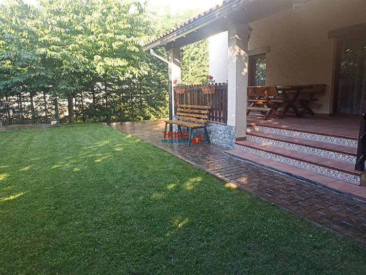 Casa de vanzare 5 camere 560 mp teren Cetate !