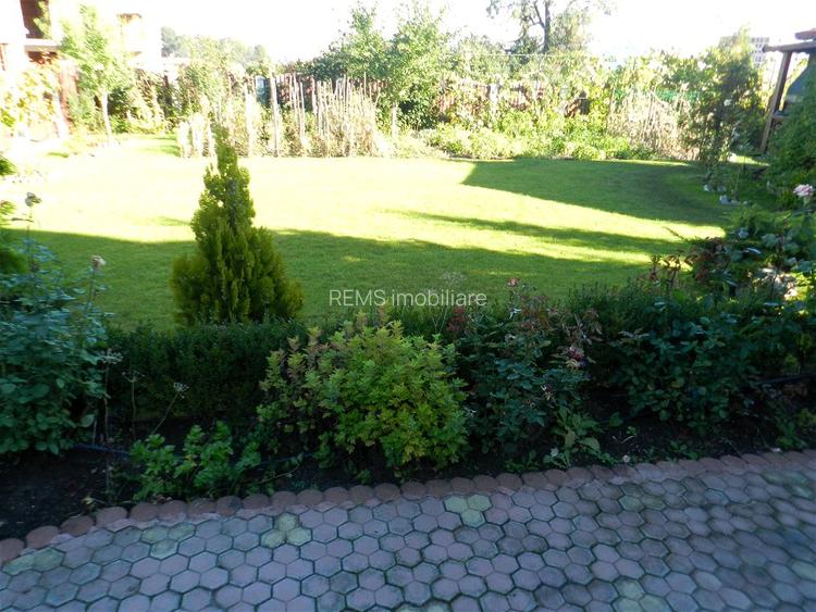 Casa de vanzare, 6 camere, teren 900 mp, Europa - 6