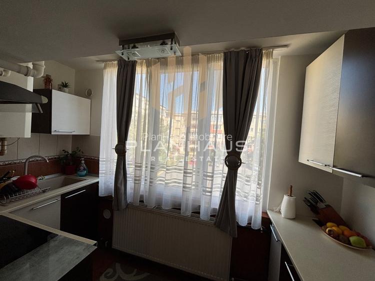 Apartament 2 camere, decomandat - str. Macului, etaj 2 - 3