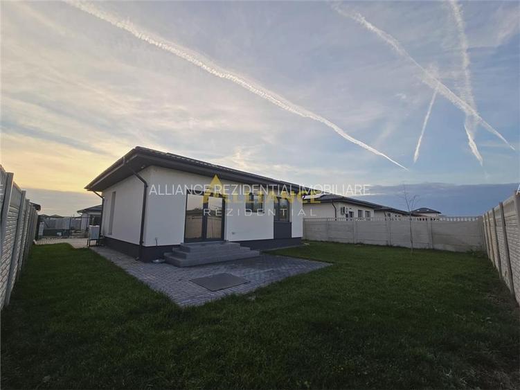 Casa semimobilata- 3 camere - 2 bai - 370 mp teren- pod - beci-pompa de caldura - 8