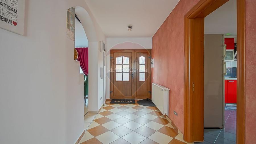 Casă cu garaj și panouri fotovoltaice – Codlea! - 16