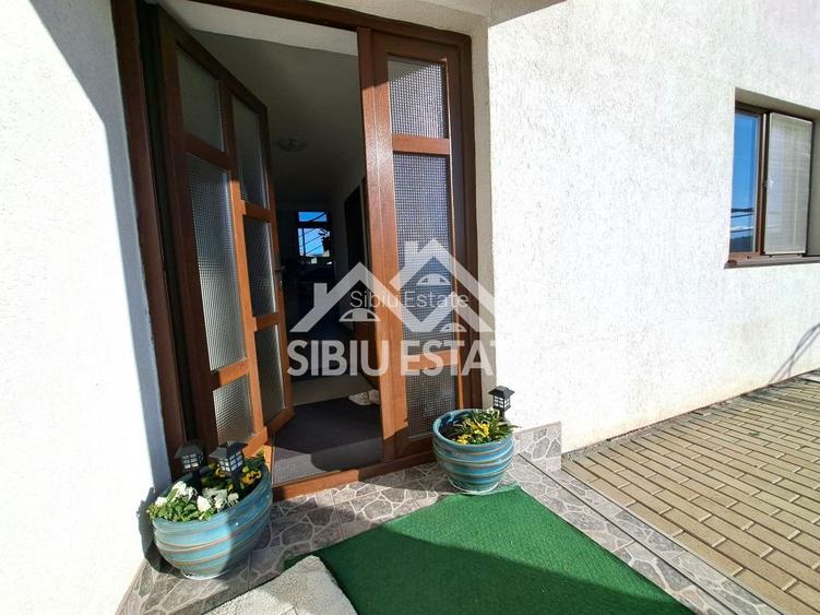 Casa Sibiu cu pivnita si garaj, curte mare - 12