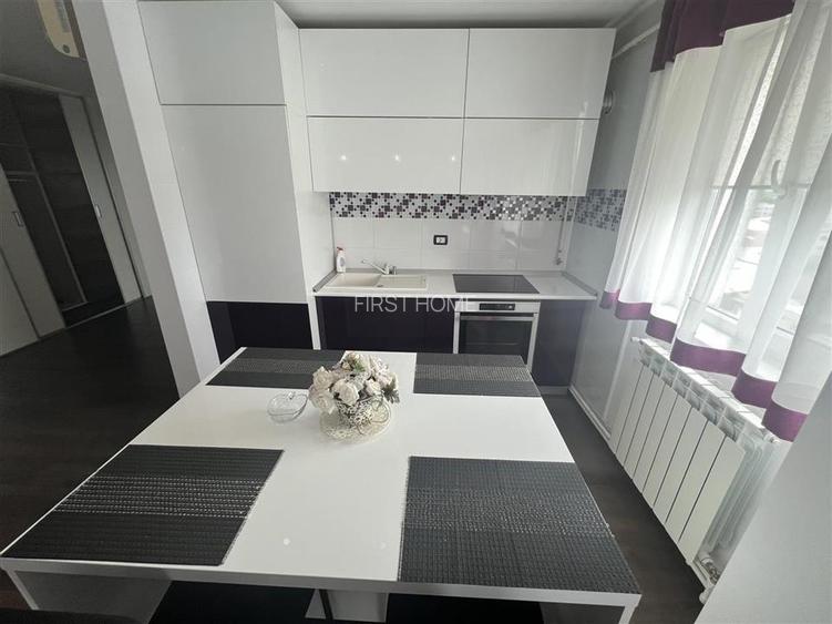 Apartament 2 camere, etaj 8, lift nou, zona Piata Unirii- scoala 9 - 6