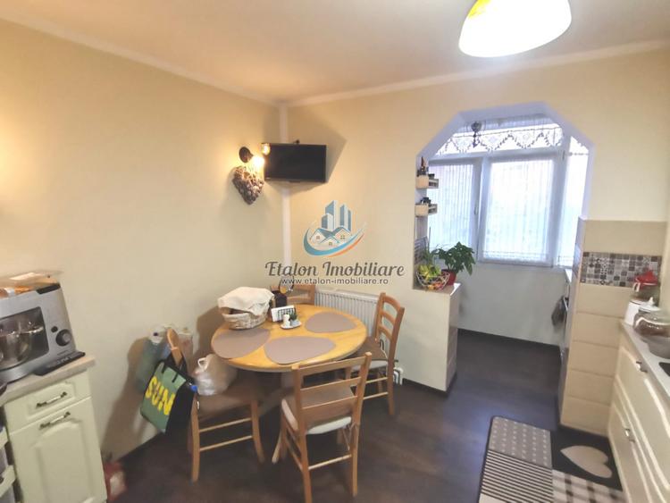 Apartament 3 camere semidecomandat, etaj 2, Darmanesti