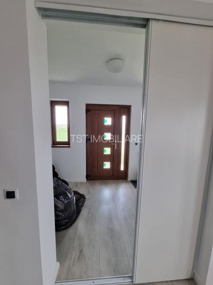 Casa de vanzare spre Vetis, drum principal - 5