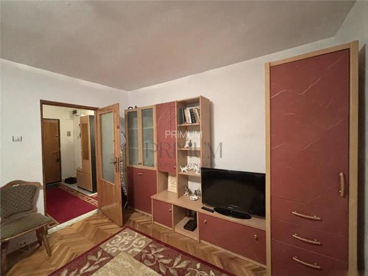 ARADULUI - PARTER INALT - 3 camere - 2 bai - balcon - decomandat - centrala prop - 2