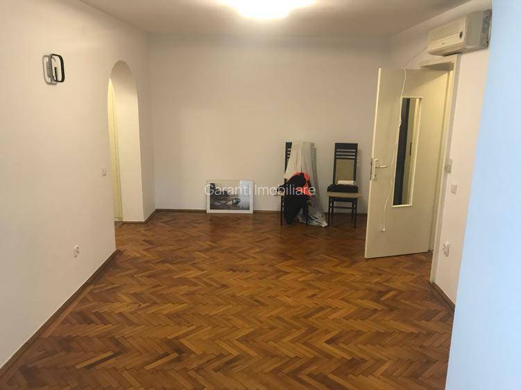 P-ta Victoriei/strada Mexic/metrou - 10