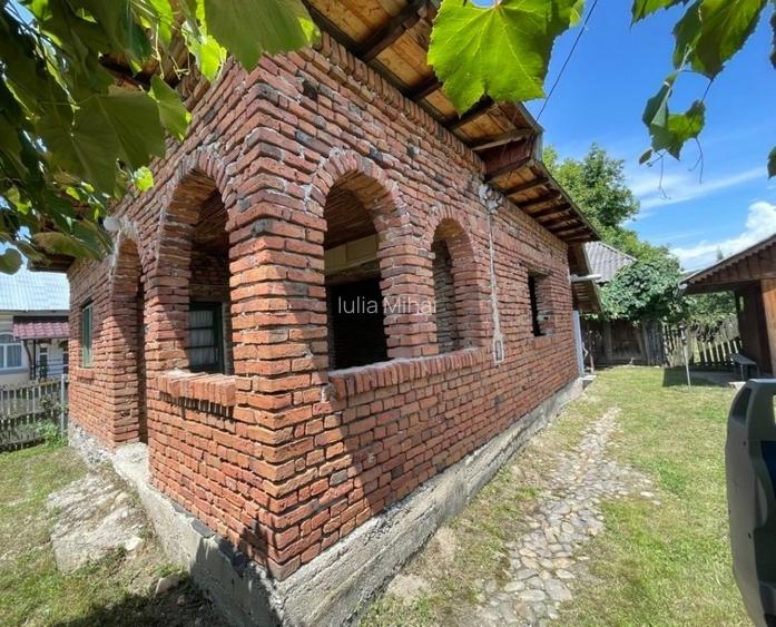 Teren 4.684 mp cu construcție existentă – Mălureni, Argeș - 2