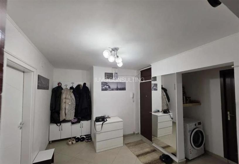 Vanzare Apartament 4 Camere Semidecomandat Berceni-Samoila Dumitru - 2