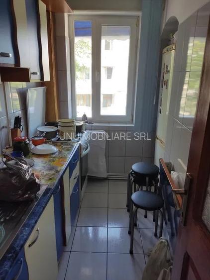 Apartament 3 camere- Zona Sud - etaj 2 - 50 mp  - 64000 euro - 6