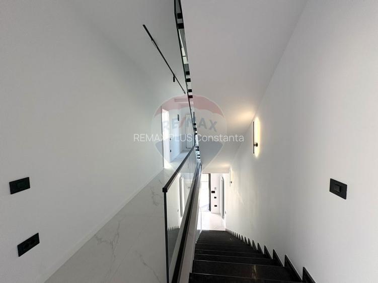 Casă / Vilă cu 8 camere de închiriat în zona Faleza Nord - 16