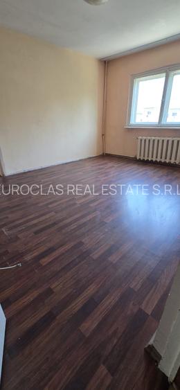 Apartament 3 camere - Navodari - 65.000 euro (Cod E12) - 2