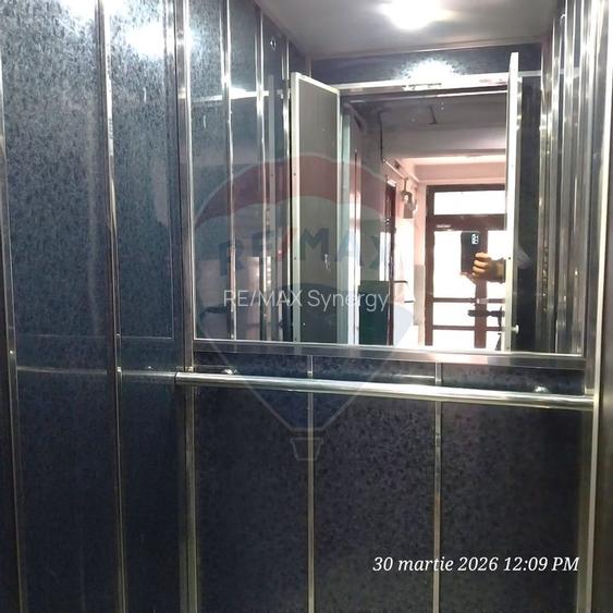 Giulesti - Vanzare apartament 3 camere - Spațios, luminos, balcon mare - 16