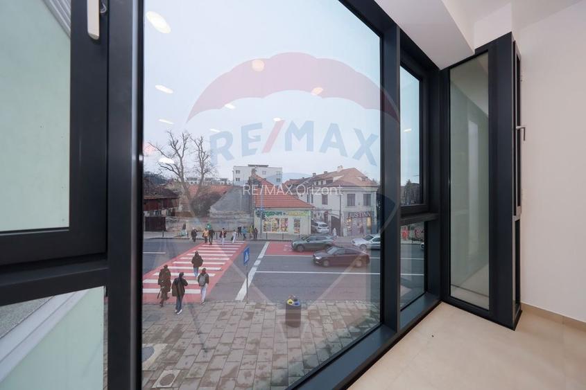 Constructie comerciala P+2 funcțiuni mixte - str. Iuliu Maniu - 15