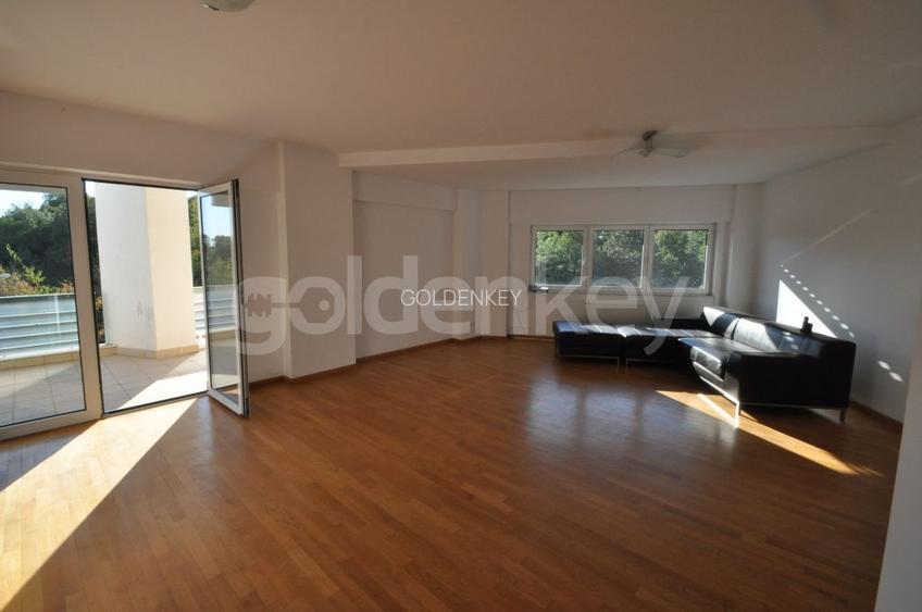 Apartament duplex cu 3 camere| vedere spre parc | piscina exterioara - 2