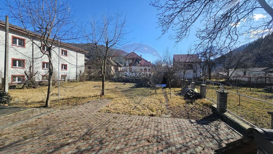 Casă solidă din cărămidă, mobilată, garaj, teren generos – Tarcău - 4