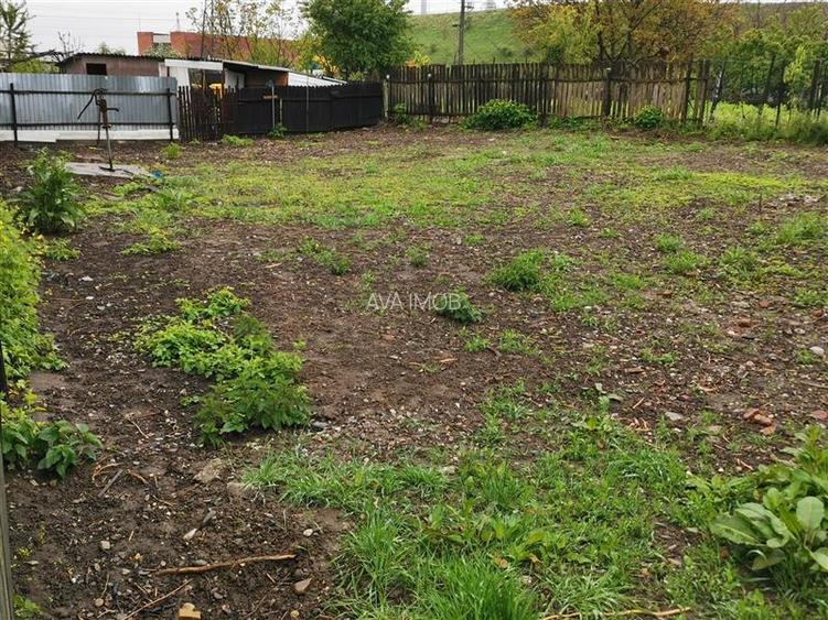 Teren intravilan 480 mp  cu casa batraneasca , 46 mp, zona Letea Veche - 2