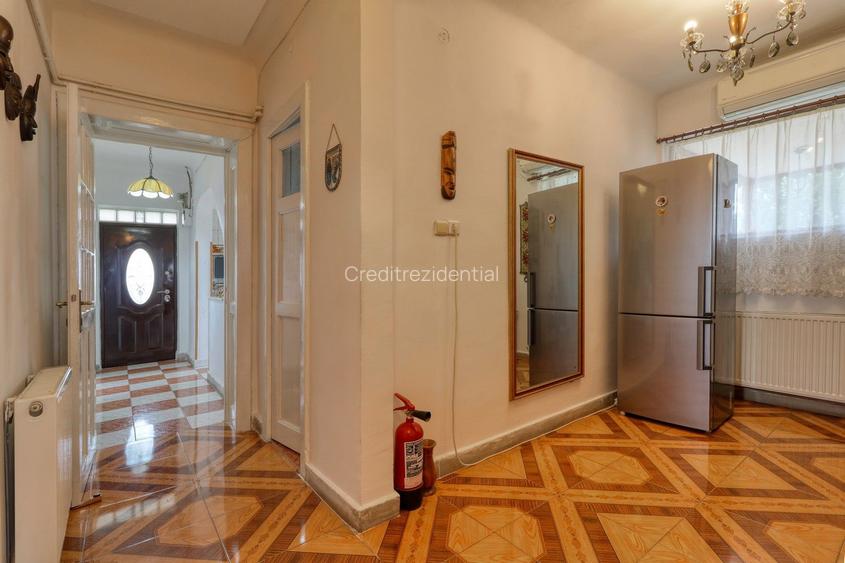 Oportunitate - Casă boierească  de poveste- 7000 mp teren - 49