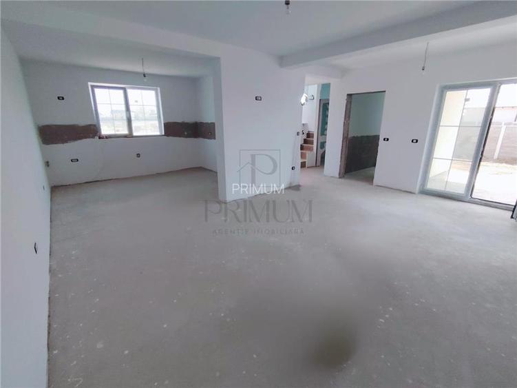 Duplex in zona excelenta - toate utilitatile - spatios - 2