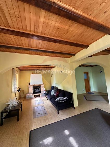 Casă vacanta 2007 Izvoarele Valenii de Munte teren 3000 mp - 6