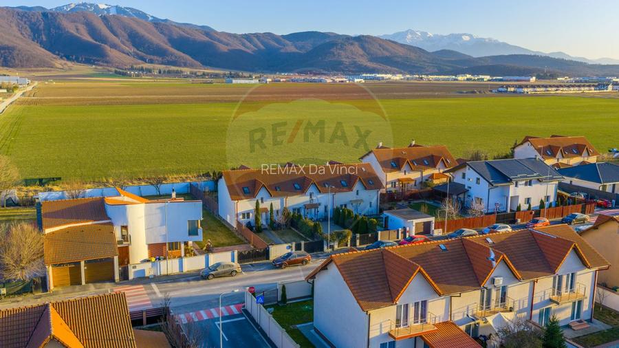 Casă / Vilă cu 4 camere de vânzare în zona Central - 50